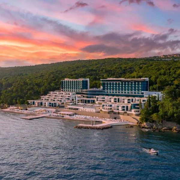 Hilton Rijeka Costabella Beach Resort And Spa，位于Breza的酒店