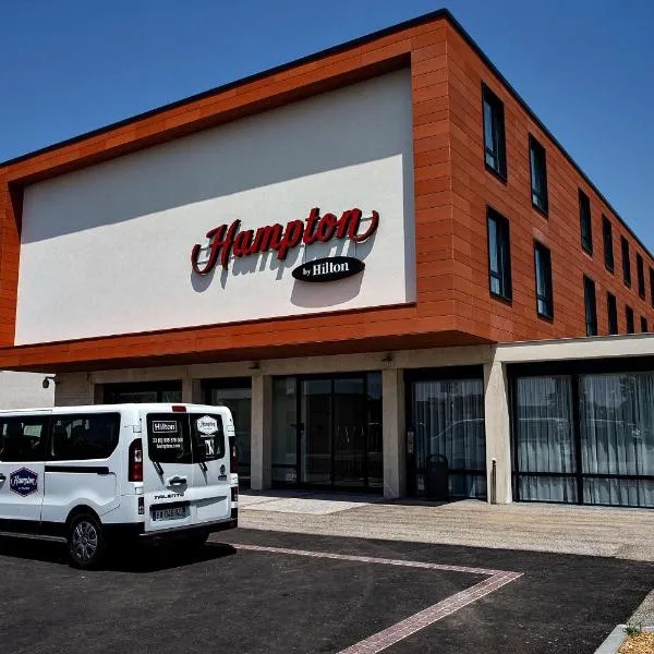 Hampton By Hilton Toulouse Airport，位于Launaguet的酒店