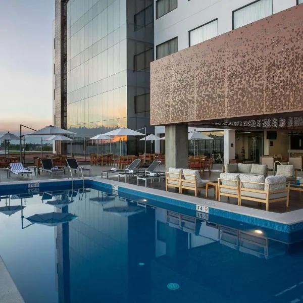 Doubletree By Hilton Celaya，位于Las Canoas的酒店