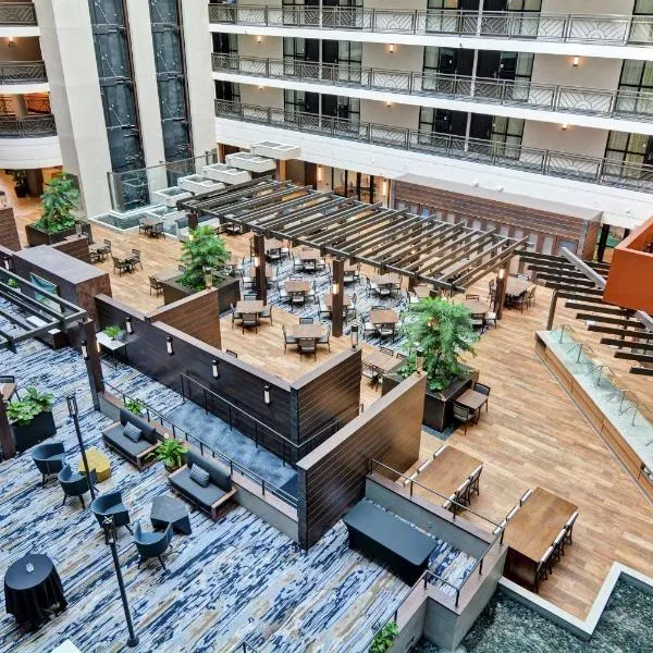 Embassy Suites by Hilton Minneapolis Airport，位于布卢明顿的酒店