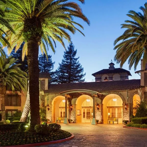 Embassy Suites by Hilton Napa Valley，位于纳帕的酒店