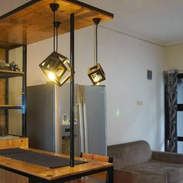 Cozy Haven with Jacuzzi, Rooftop，位于万隆的酒店