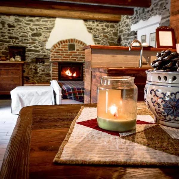 Chalet in pietra e legno con caminetto，位于Inverso Pinasca的酒店