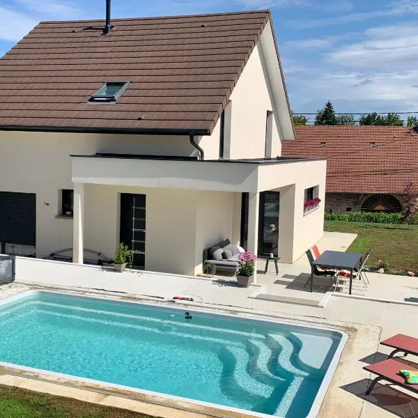 Superbe villa avec piscine proche de belfort，位于Joncherey的酒店