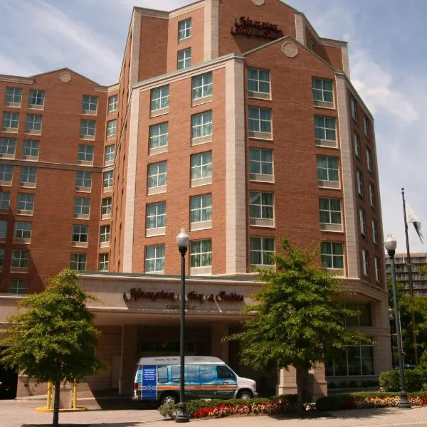 Hampton Inn & Suites Arlington Crystal City DCA，位于Lincolnia的酒店