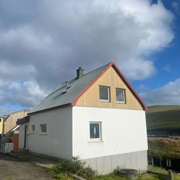 Cosy house in the old village，位于Miðvágur的酒店