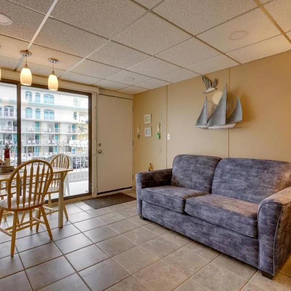 Cozy Oceanfront Condo w/ Pool & Beach Access!，位于威尔伍德克拉斯特的酒店