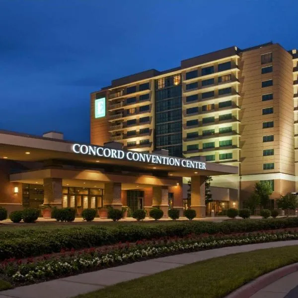 Embassy Suites by Hilton Charlotte Concord Golf Resort & Spa，位于Cox Mill的酒店