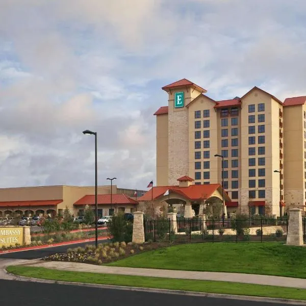 Embassy Suites by Hilton San Marcos Hotel Conference Center，位于Fourth Crossing的酒店