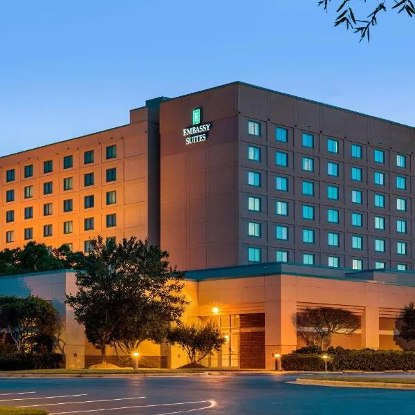 Embassy Suites by Hilton Raleigh Durham Research Triangle，位于阿斯伯里的酒店