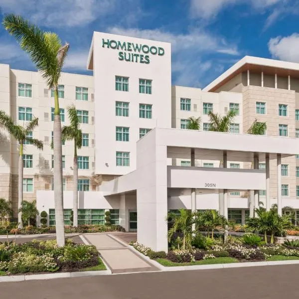 萨拉索塔莱克伍德牧场希尔顿惠庭套房酒店，位于North Sarasota的酒店