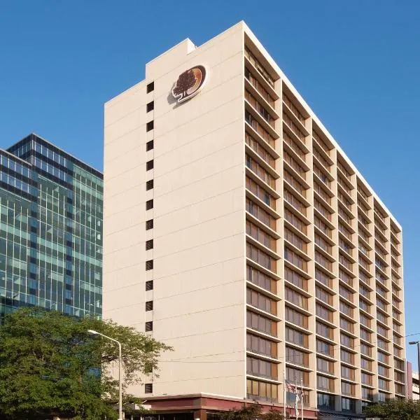 DoubleTree by Hilton Hotel Cleveland Downtown - Lakeside，位于Ambler Heights的酒店