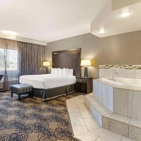 Best Western Plus Midwest Inn,位于Millard的酒店