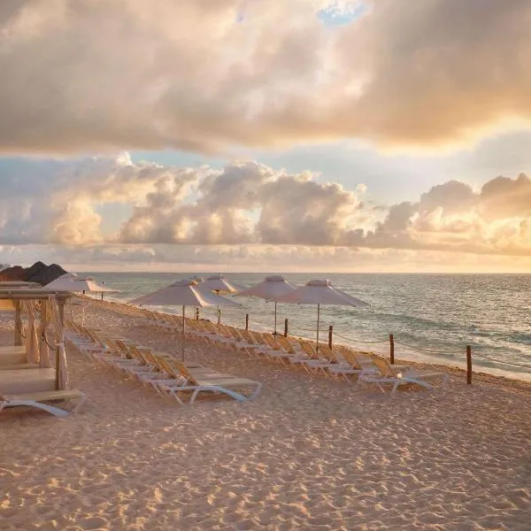 Wyndham Grand Cancun All Inclusive Resort & Villas，位于坎昆的酒店