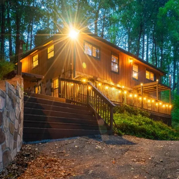 The Eagle's Nest Mountain Cabin Gatlinburg，位于加特林堡的酒店