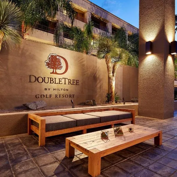 棕榈泉高尔夫希尔顿逸林酒店，位于大教堂城的酒店