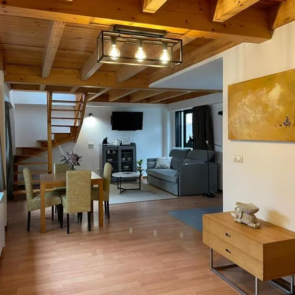 Apartamentos Ciudad Santiago，位于圣地亚哥－德孔波斯特拉的酒店