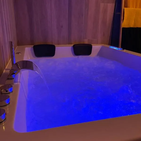 Studio jacuzzi Love Room，位于Sacquenville的酒店