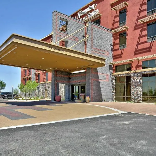 Hampton Inn & Suites Scottsdale at Talking Stick，位于斯科茨的酒店