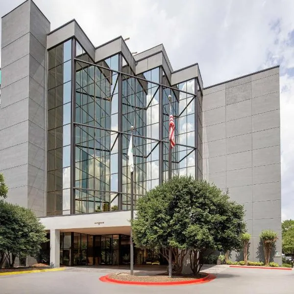 Embassy Suites by Hilton Atlanta Perimeter Center，位于亚特兰大的酒店