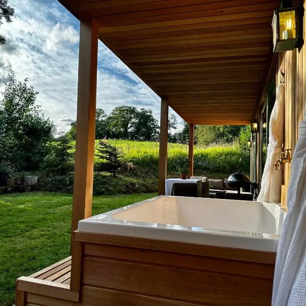 Peak District Romantic Retreat Outdoor Japanese Whirlpool bath，位于Stanton in Peak的酒店