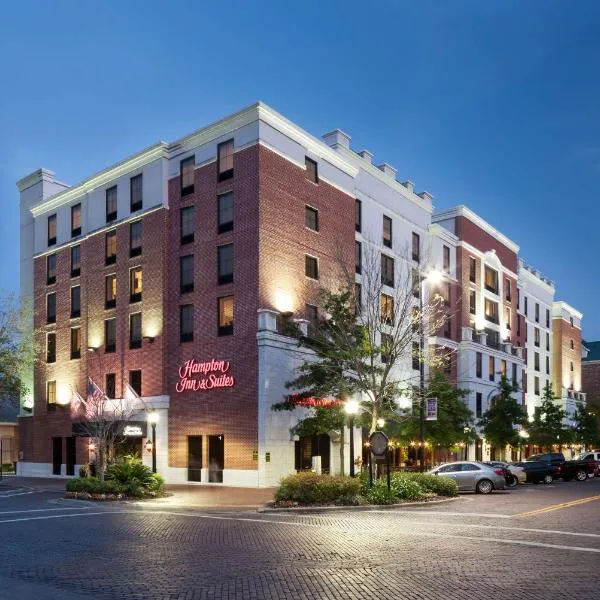 Hampton Inn & Suites Gainesville Downtown，位于Waldo的酒店