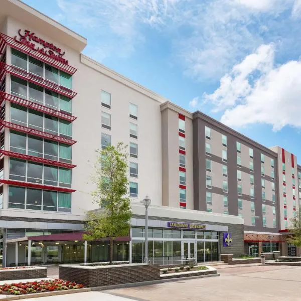 Hampton Inn & Suites Atlanta Buckhead Place，位于桑迪斯普林斯的酒店