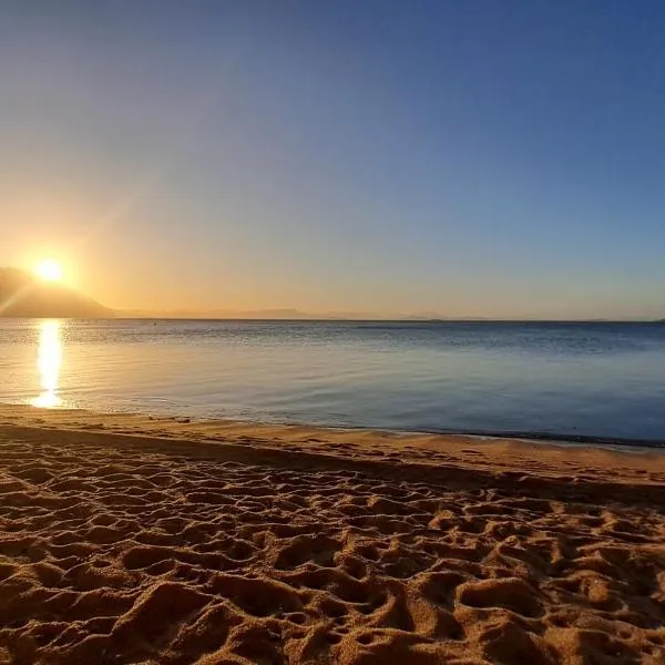 casa de praia beira do mar, pé na areia，位于弗洛里亚诺波利斯的酒店