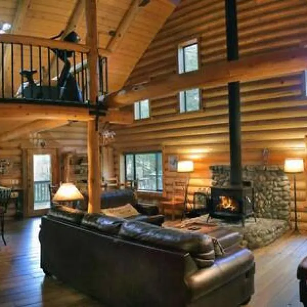 Eagles Nest - Natural Log Cabin with Guest House，位于爱德怀的酒店