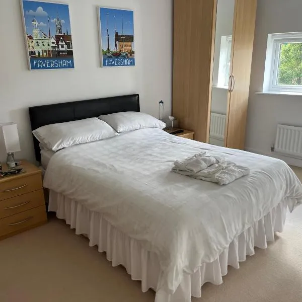 Hampton Vale, Peterborough Lakeside Large Double bedroom with own bathroom，位于Brampton的酒店