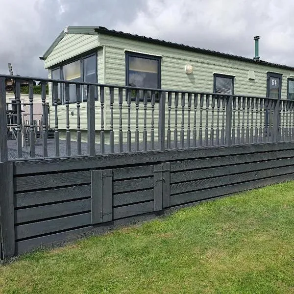 Lovely Caravan With Decking At Three Lochs Holiday Park In Scotland Ref 93064tl，位于斯特兰拉尔的酒店