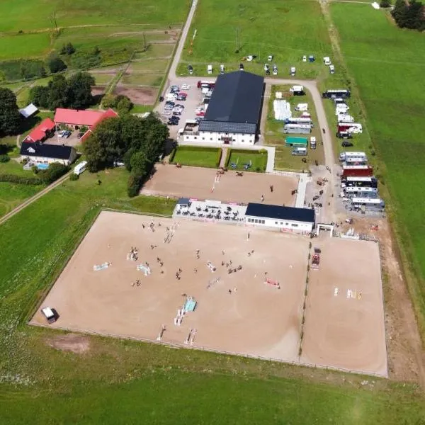 Hallands Equestrian Center，位于哈尔姆斯塔德的酒店