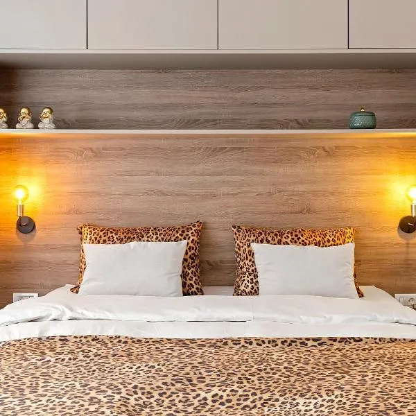 Angelo Bello Luxury Suite City Center by SATTAL,位于布加勒斯特的酒店