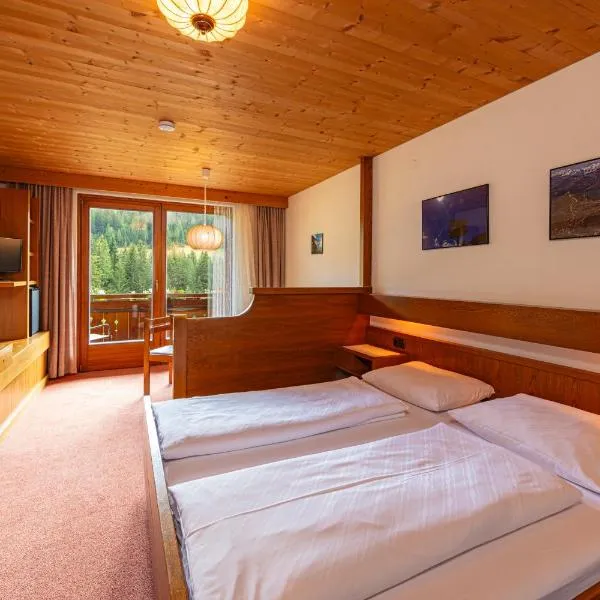 Panorama Hotel CIS - bed and breakfast，位于施特拉森的酒店