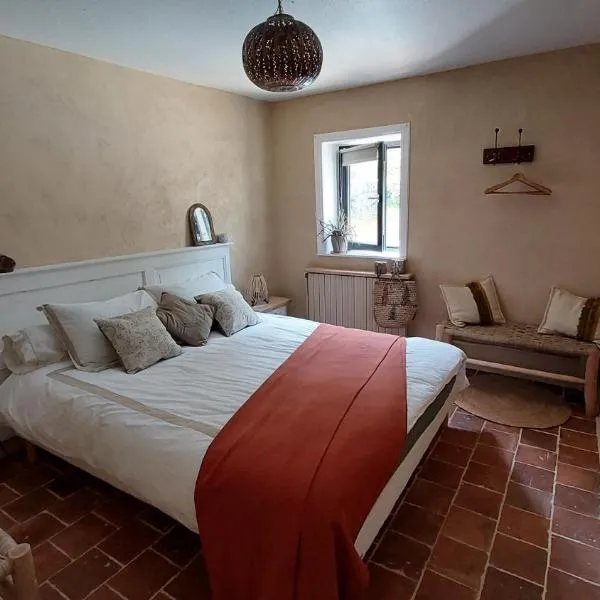 Chambre cosy avec cuisine au cœur du Beaujolais，位于Lamure-sur-Azergues的酒店
