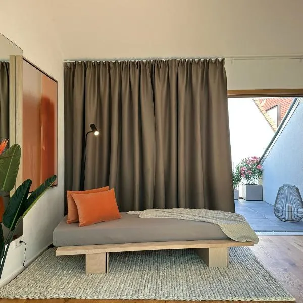 TrulySpace - Direkt am Rathausplatz, Dachterrasse mit Blick auf Perlachturm, Garage, Fahrstuhl，位于奥格斯堡的酒店