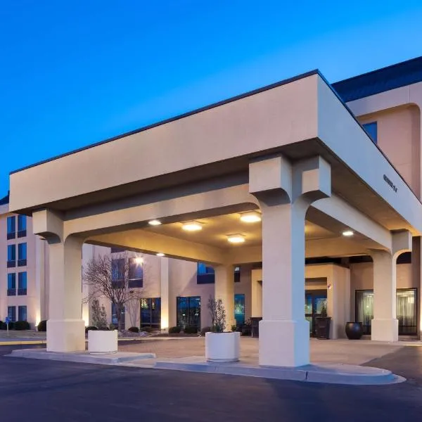 堪萨斯城利伯蒂希尔顿恒庭酒店，位于Excelsior Springs的酒店