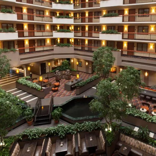 Embassy Suites by Hilton Austin Arboretum，位于Jollyville的酒店
