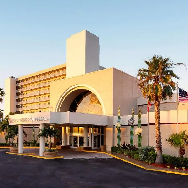 墨尔本海滨希尔顿逸林套房酒店，位于棕榈湾的酒店