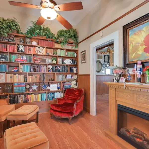 Spacious Downtown Jackson Retreat- Historic Hangout，位于杰克逊的酒店