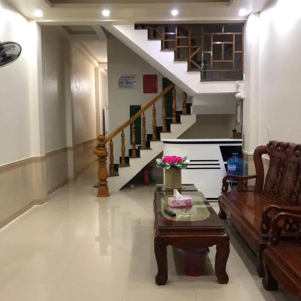 Holly's Hostel Ha Giang B&B，位于河江的酒店