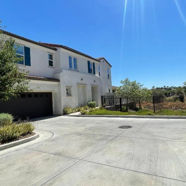 Spacious and modern home near Temecula wineries，位于穆列塔的酒店