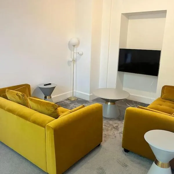 The Mews, private parking included, Windermere，位于温德米尔的酒店
