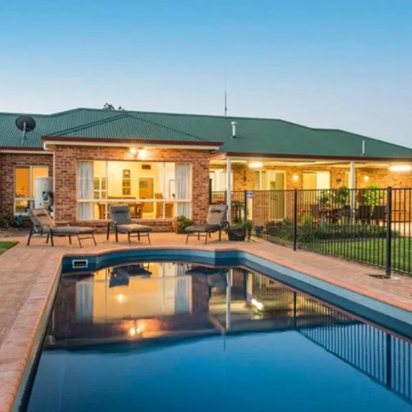 Spacious resort style property with pool in Mudgee - Rest Easy Mudgee Villa，位于Buckaroo的酒店