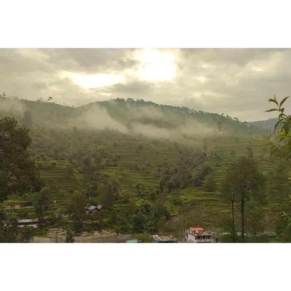 Hotel Kanak Palace, Barkot，位于Madheso的酒店