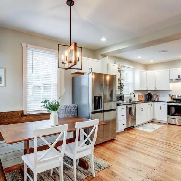 Beautiful Farmhouse close to Lanc Hershey Etown，位于Mount Joy的酒店