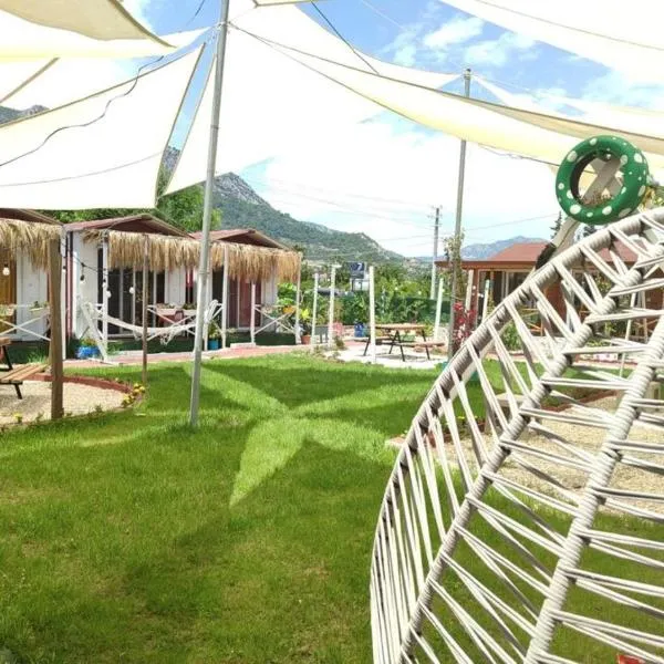 ZEYOS LODGE HOTEL&RESTAURANT，位于Kumluca的酒店