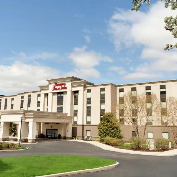 埃夫拉塔高山温泉希尔顿恒庭旅馆&套房酒店，位于Akron的酒店