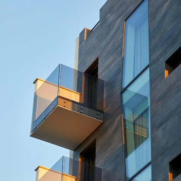 Glass House - Smart Rooms & Parking，位于莱切的酒店