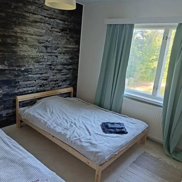 Rauhallinen kaksio, puusauna käytettävissä，位于Polvijärvi的酒店